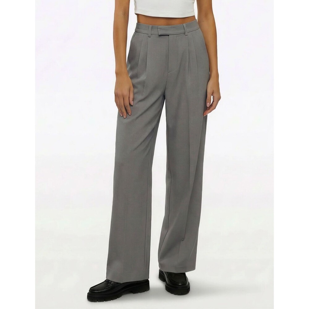 NWT CUTS Essential Pants Women's Medium Short Gray High Waist Pleated Stretch